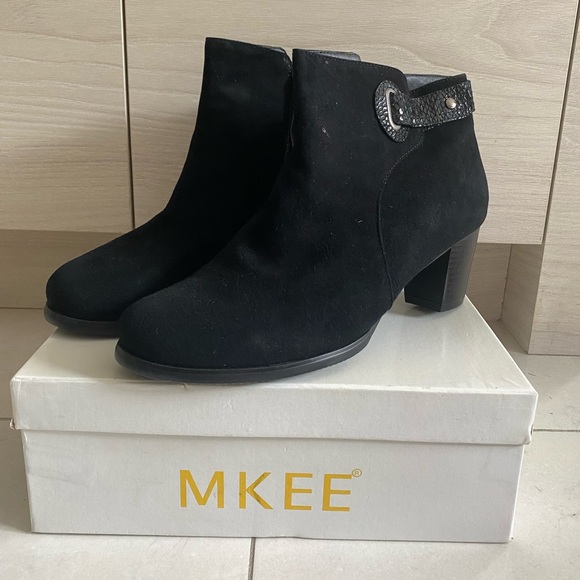 Winter Boots - Picture 2 of 5